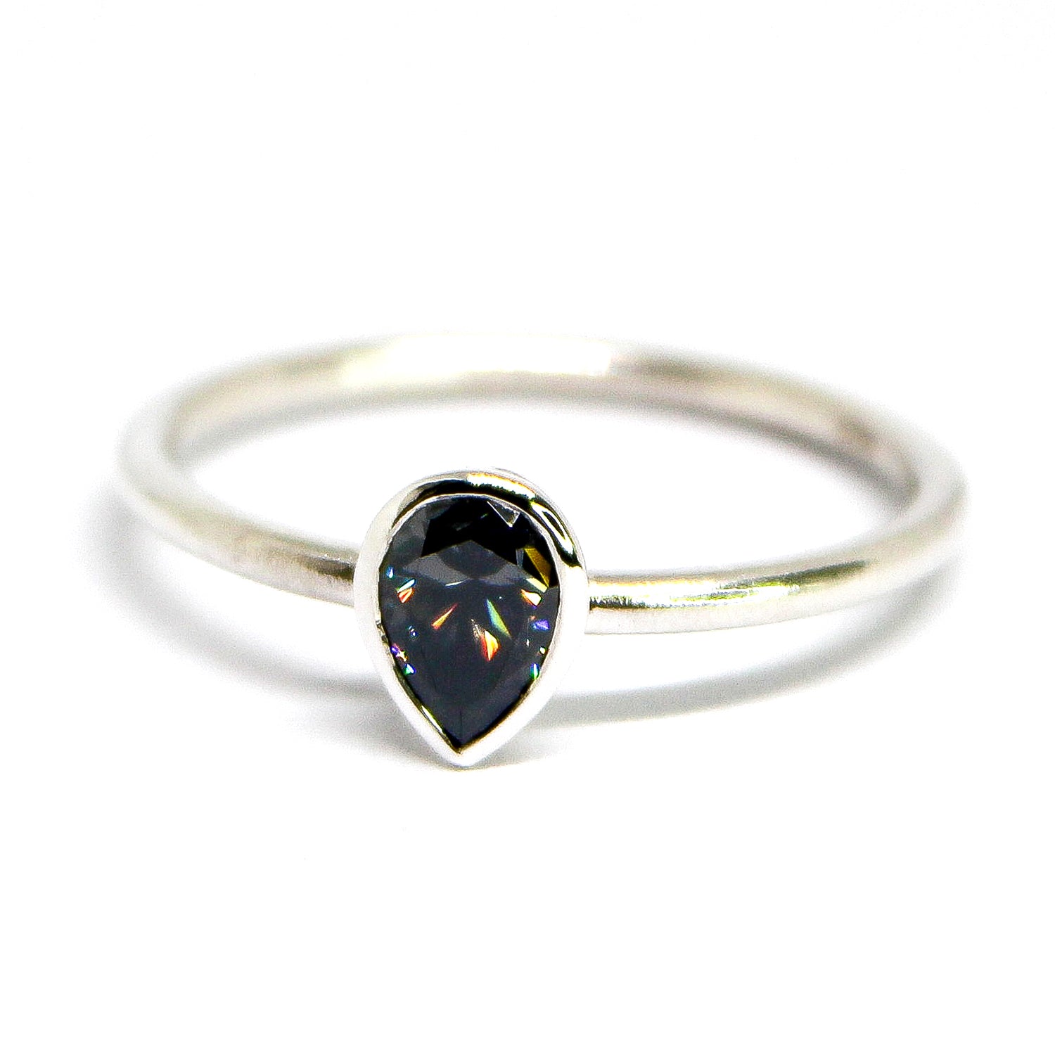 Elli - Grey Moissanite