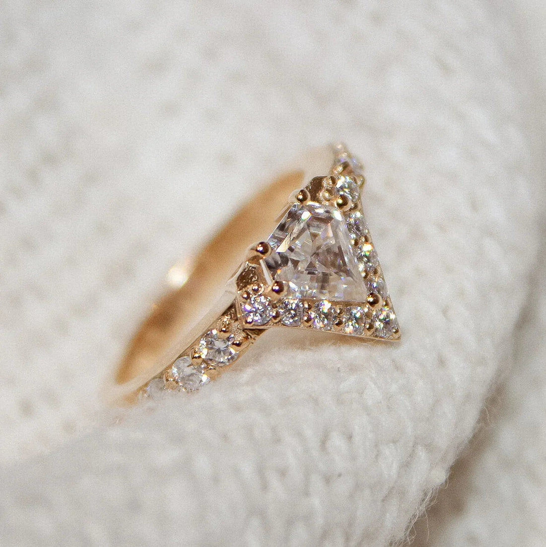 How to Choose Your Dream Engagement Ring – A Whimsical Guide