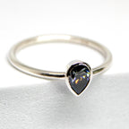 Elli - Grey Moissanite