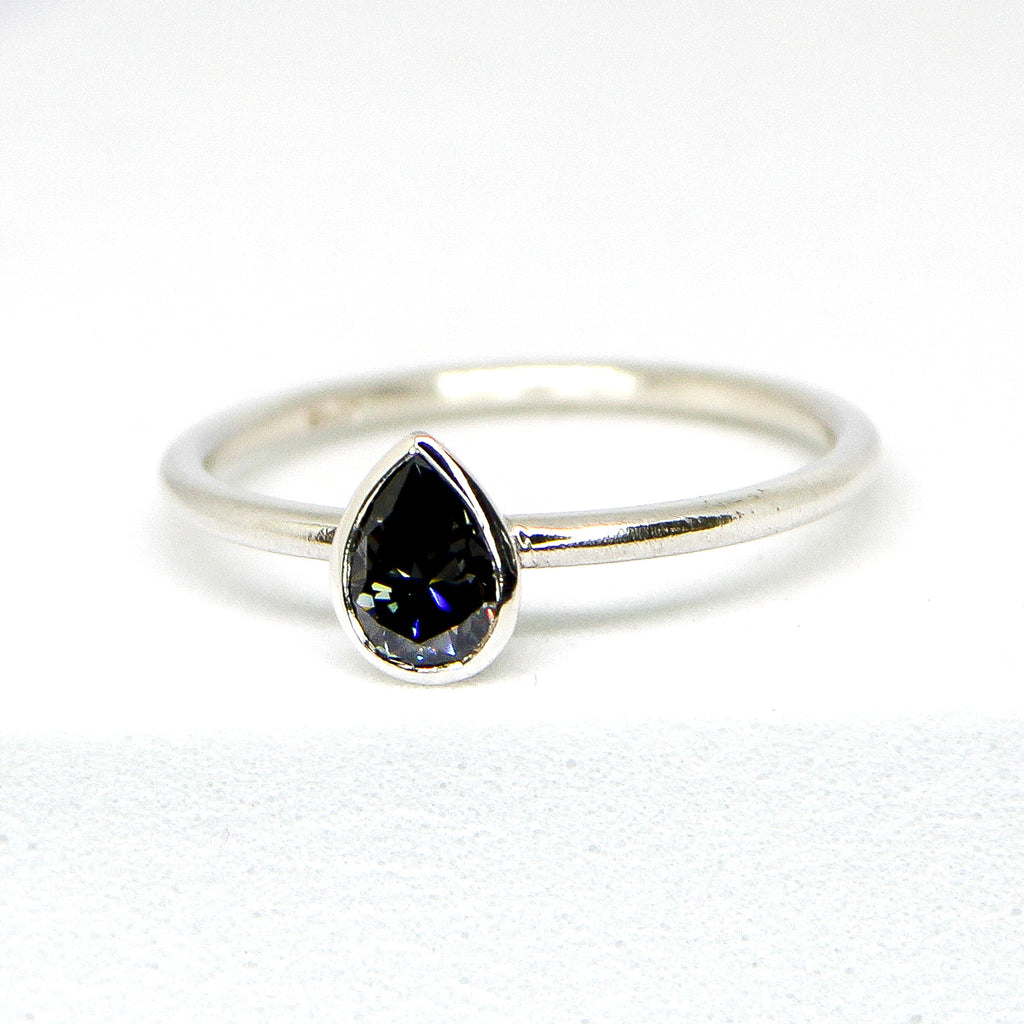 Elli - Grey Moissanite