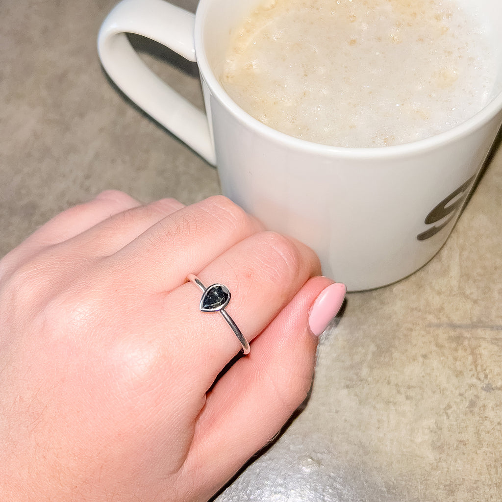 Elli - Grey Moissanite